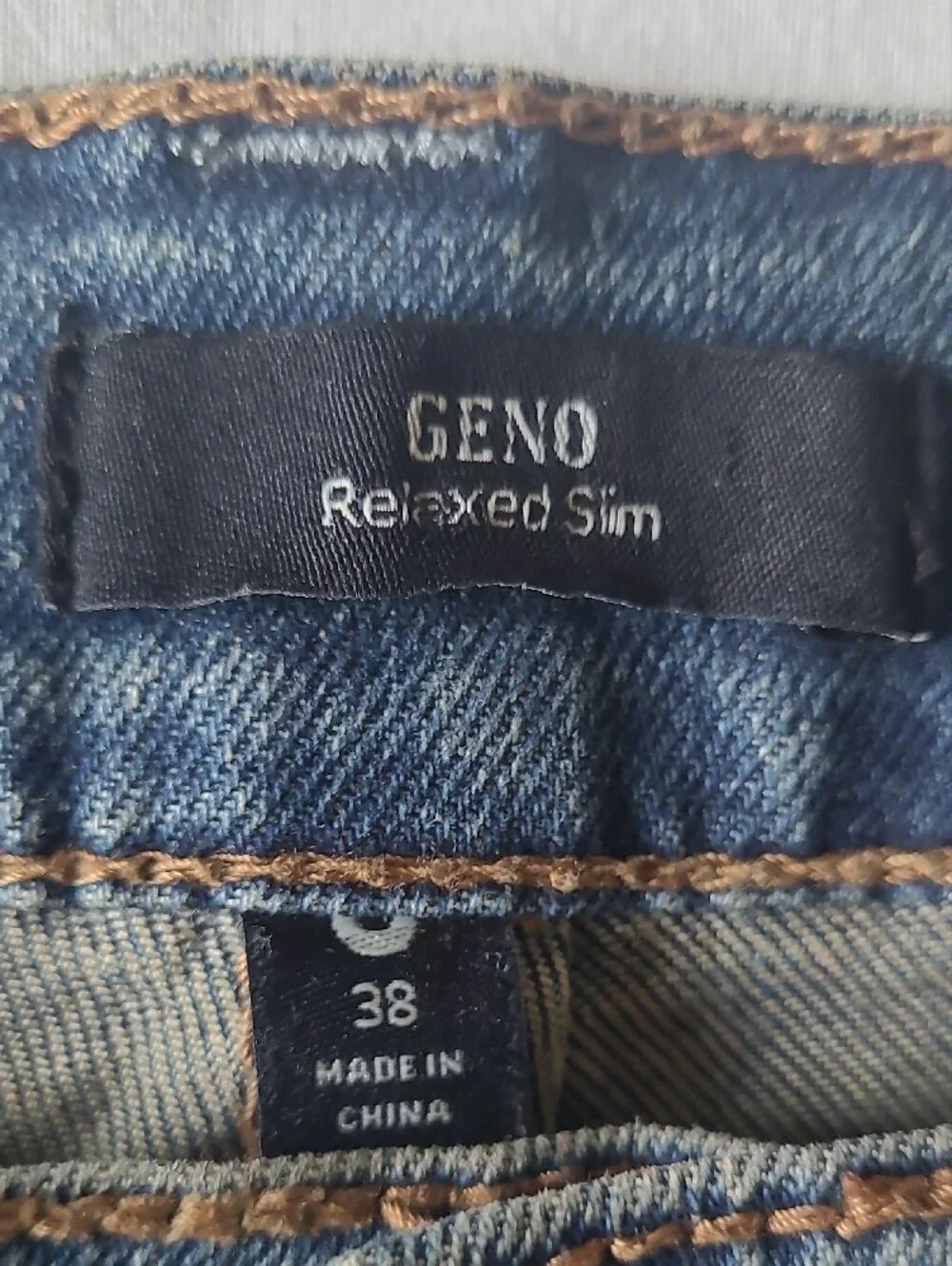 True Religion World Tour Geno Relaxed Slim Sraight Jeans 38x32. Blokecore.